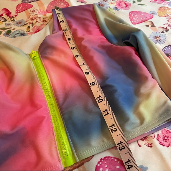 Rashguard style Rave crop top - Picture 7 of 9